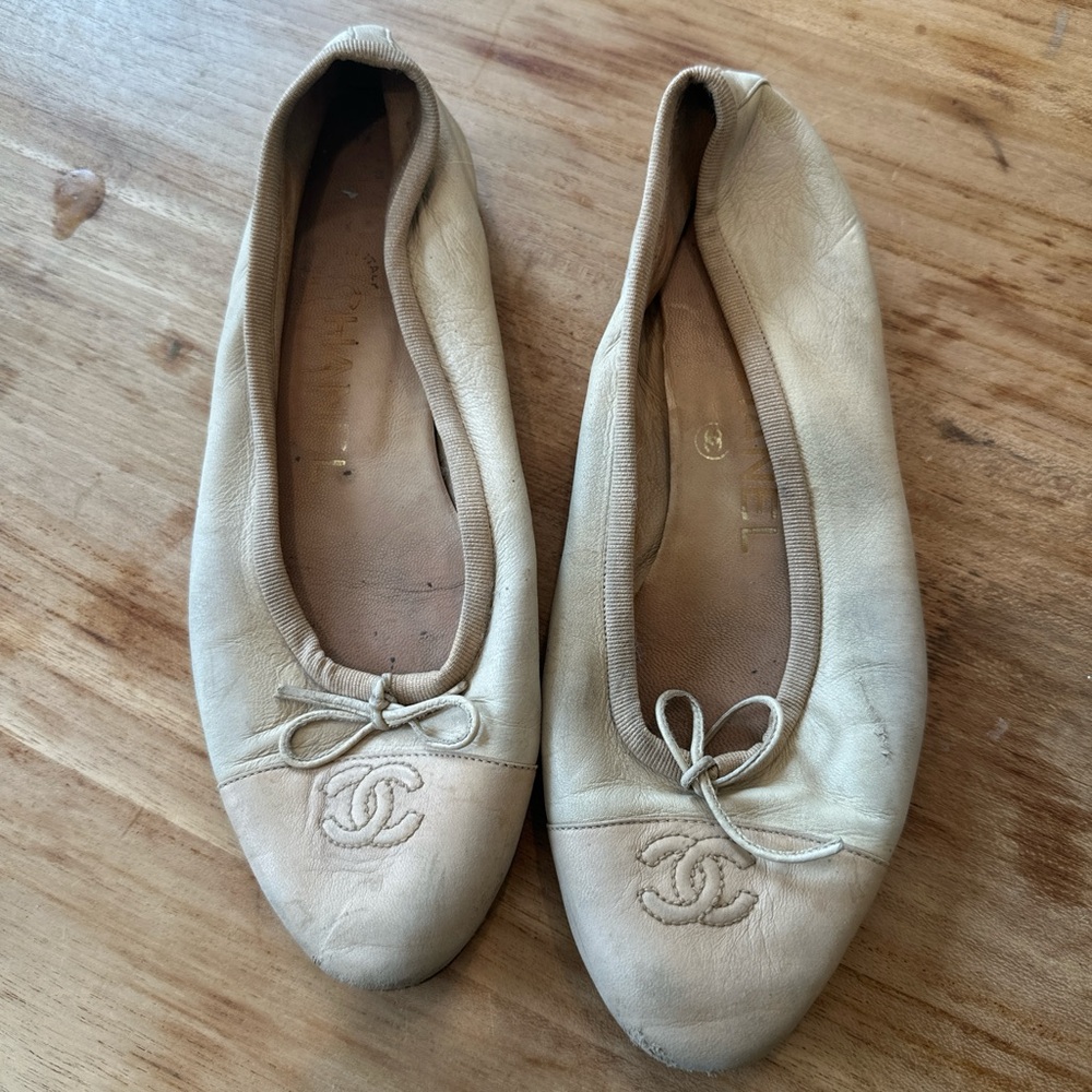 Vintage Chanel Tan/Cream Ballet Flats 36